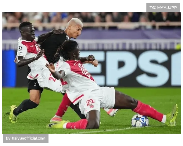 巴西国际门将扑点成功 成客场取分功臣